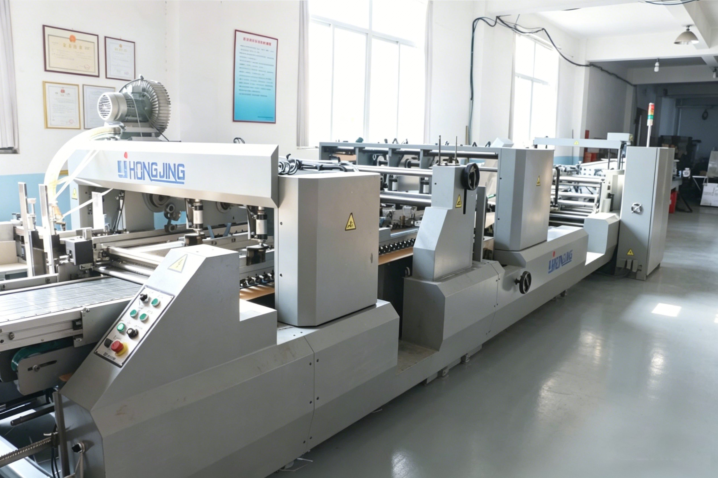 Automatic carton gluing machine